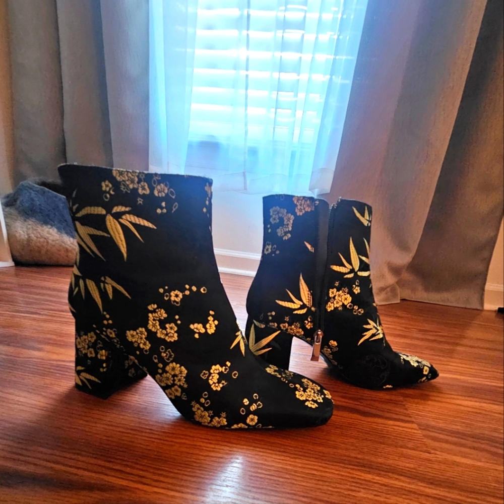 Zara size 8 boots